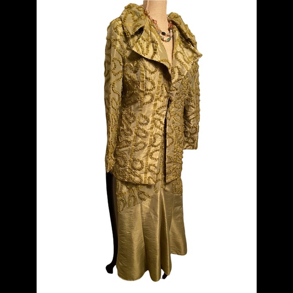 Nubiano New York 2-piece Skirt Suit in Olive - Picture 2 of 6